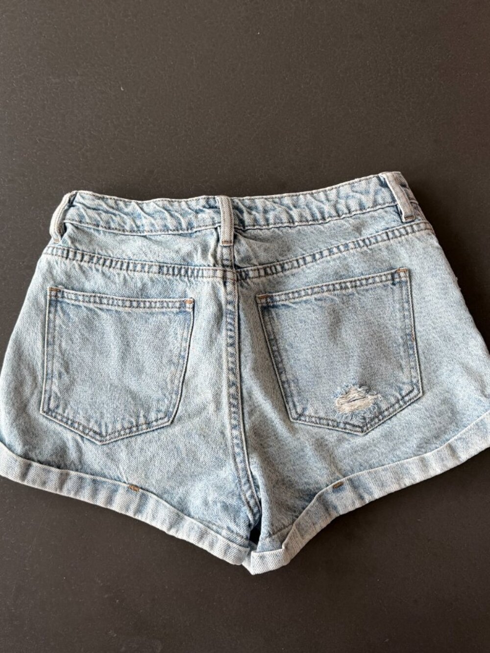 Pacsun Distressed Cuffed Mom Jean Shorts - 26 - Light Wash - Picture 6 of 7